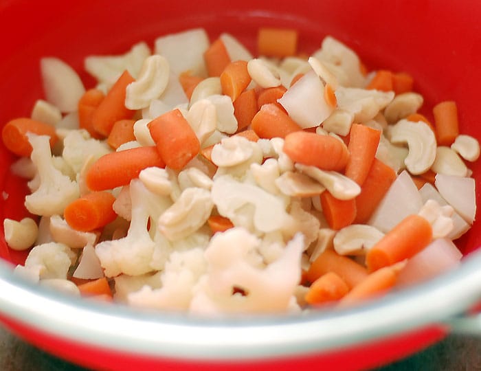 Creamy Vegetable-based Vegan Cheese Sauce made with @califiafarms Unsweetened Almond Milk