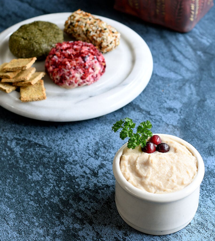 vegan goat cheese with slmonds